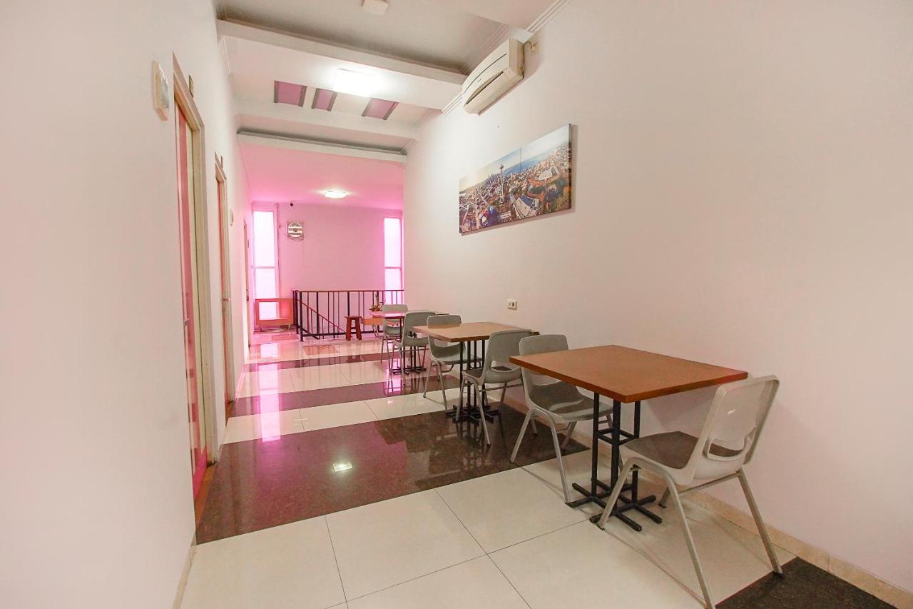 Urbanview Hotel Fiffa Kauman Malang Ngoại thất bức ảnh