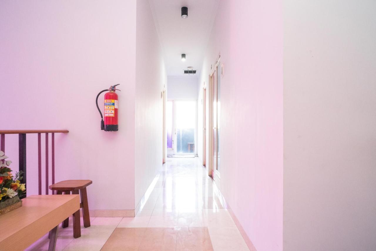 Urbanview Hotel Fiffa Kauman Malang Ngoại thất bức ảnh