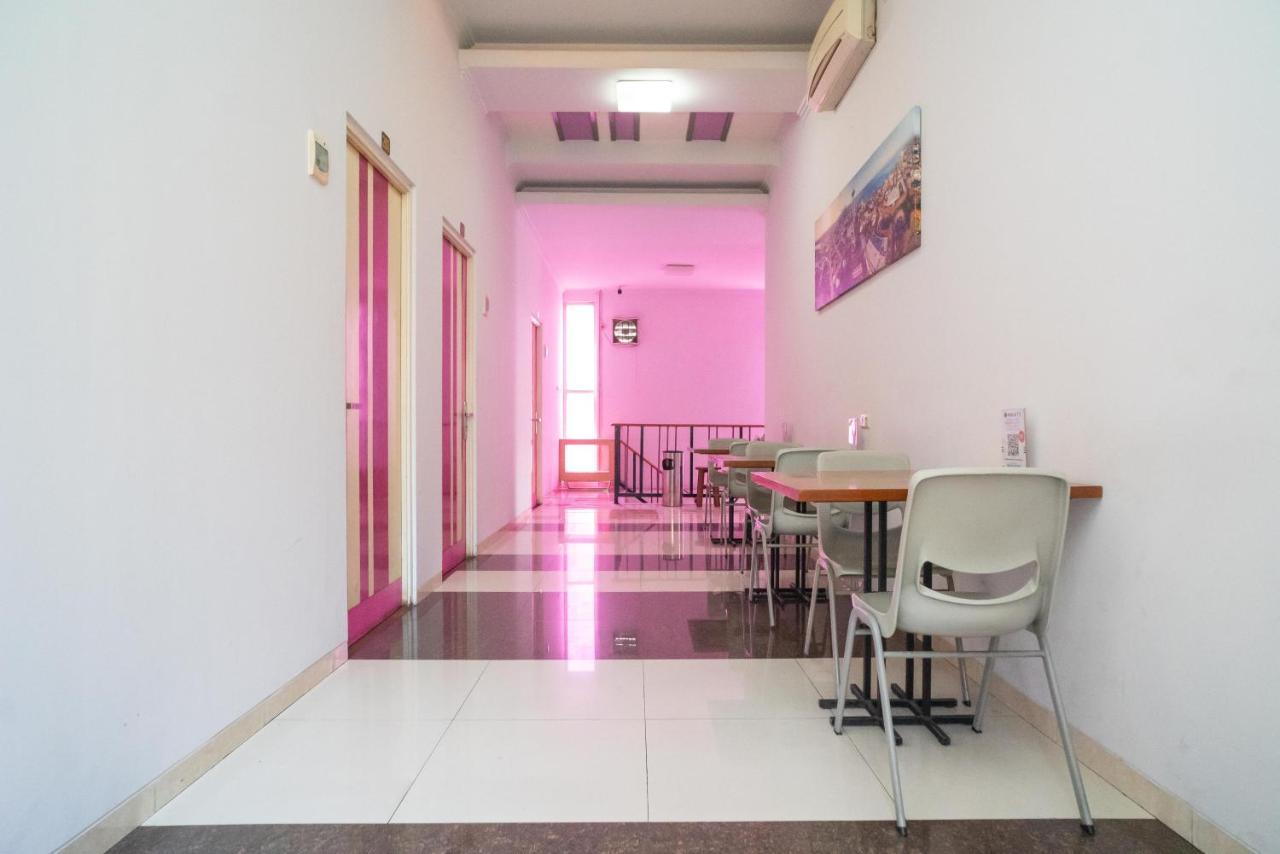 Urbanview Hotel Fiffa Kauman Malang Ngoại thất bức ảnh
