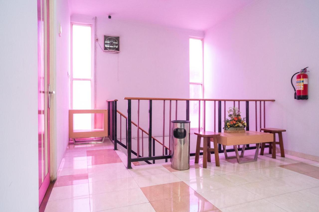 Urbanview Hotel Fiffa Kauman Malang Ngoại thất bức ảnh